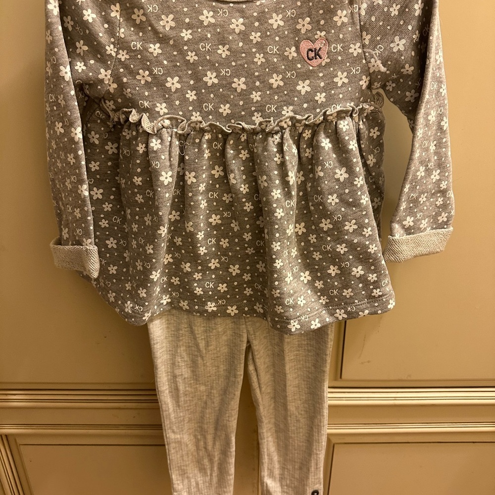 Calvin Klein Jeans Gray Pajama Set with Relaxed Fit